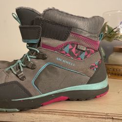Merrell Snow Shoes Size 5.5