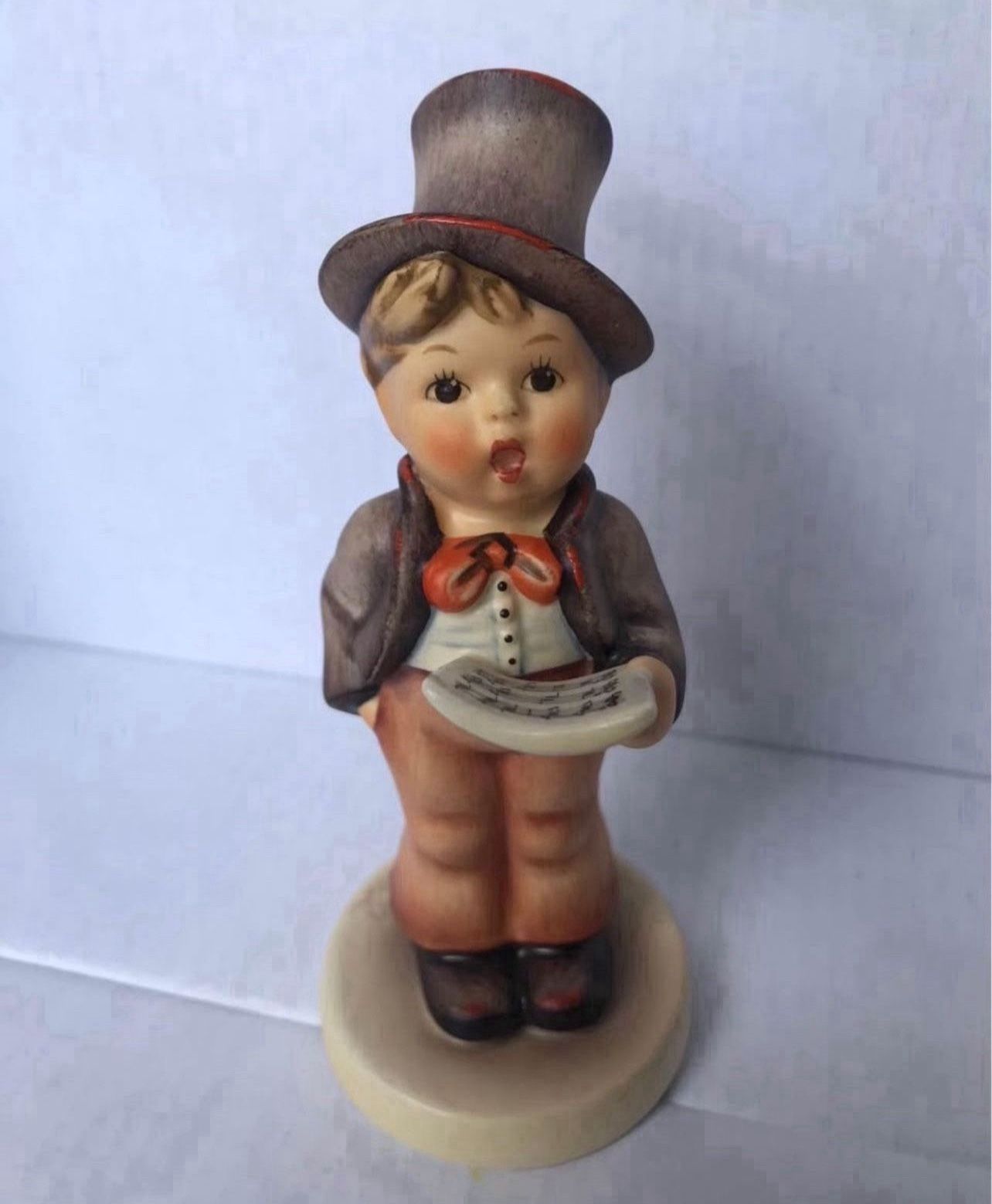 VINTAGE HUMMEL “Street Singer” PORCELAIN FIGURINE #131 - 5” - TMK-6