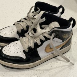 Jordan 1 - Size 2y