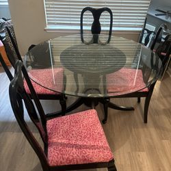 round dinning room table 