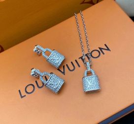 New set stainless steel silver comes with logo dust bag only no box