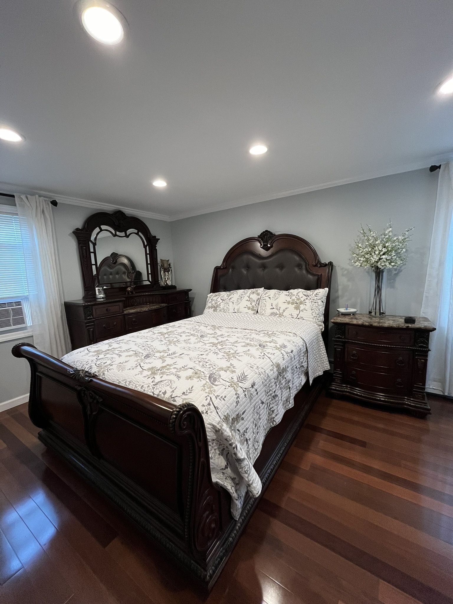 Raymour & Flanigan Wilshire 4pc. Bedroom Set