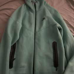 Green Nike Tech (Men’s Medium)