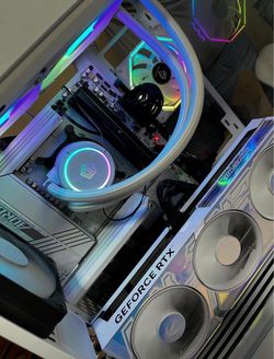 Se vende computadora de MESA con: 64GB de RAM
