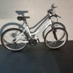 BICYCLE ROADMASTER 18 SPEED SIZE 26 BRAND NEW 