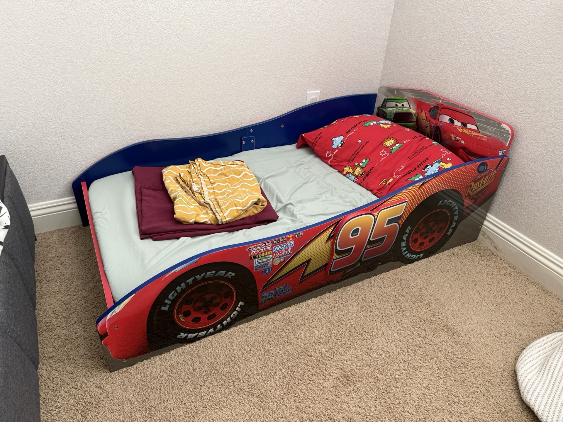 Delta Car Toddler bed with Mattress + Topper