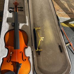 Beginner violin with case