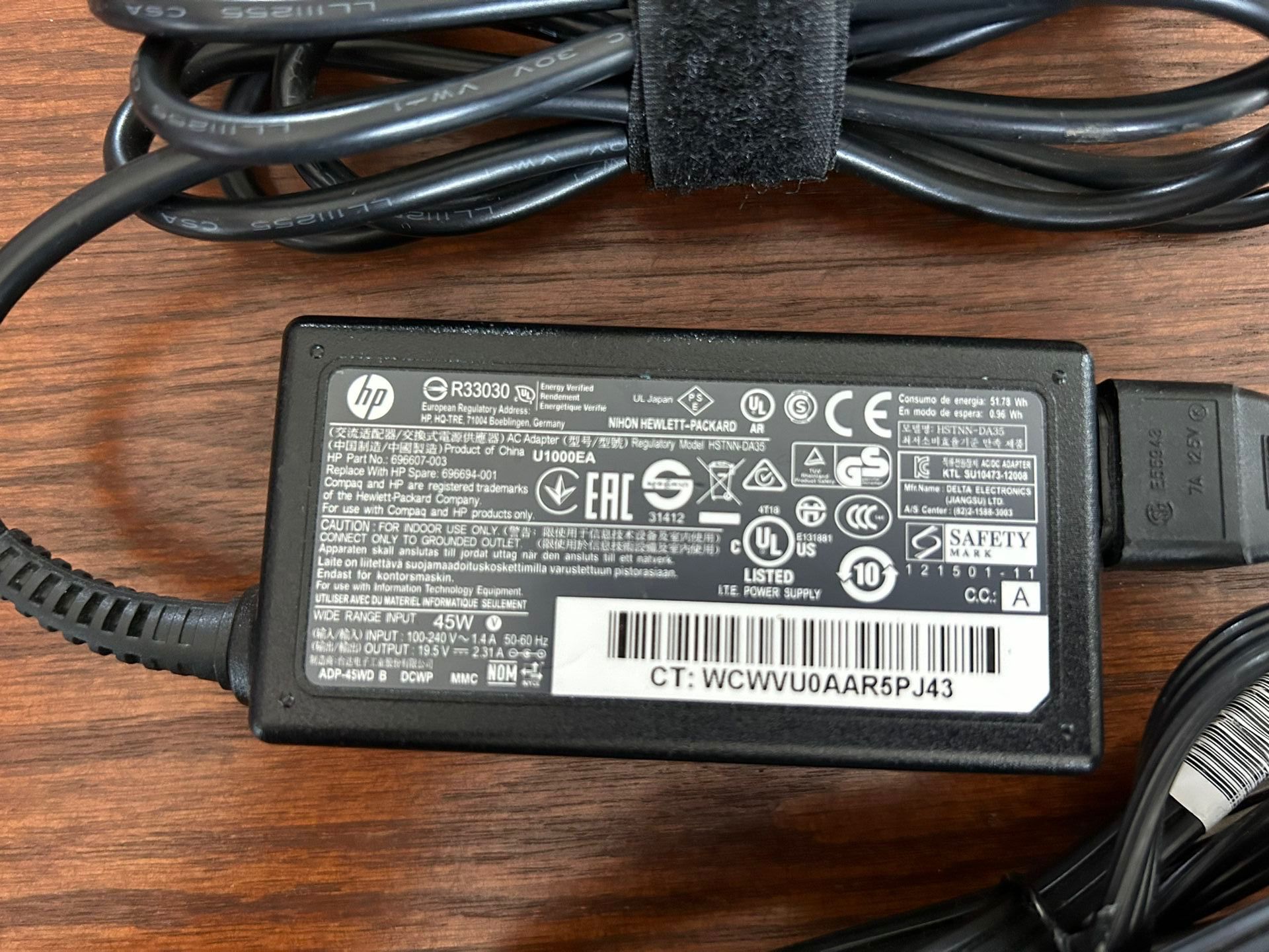 HP Genuine 45W AC Adapter #696607-003 696694-001 19.5V 2.31A