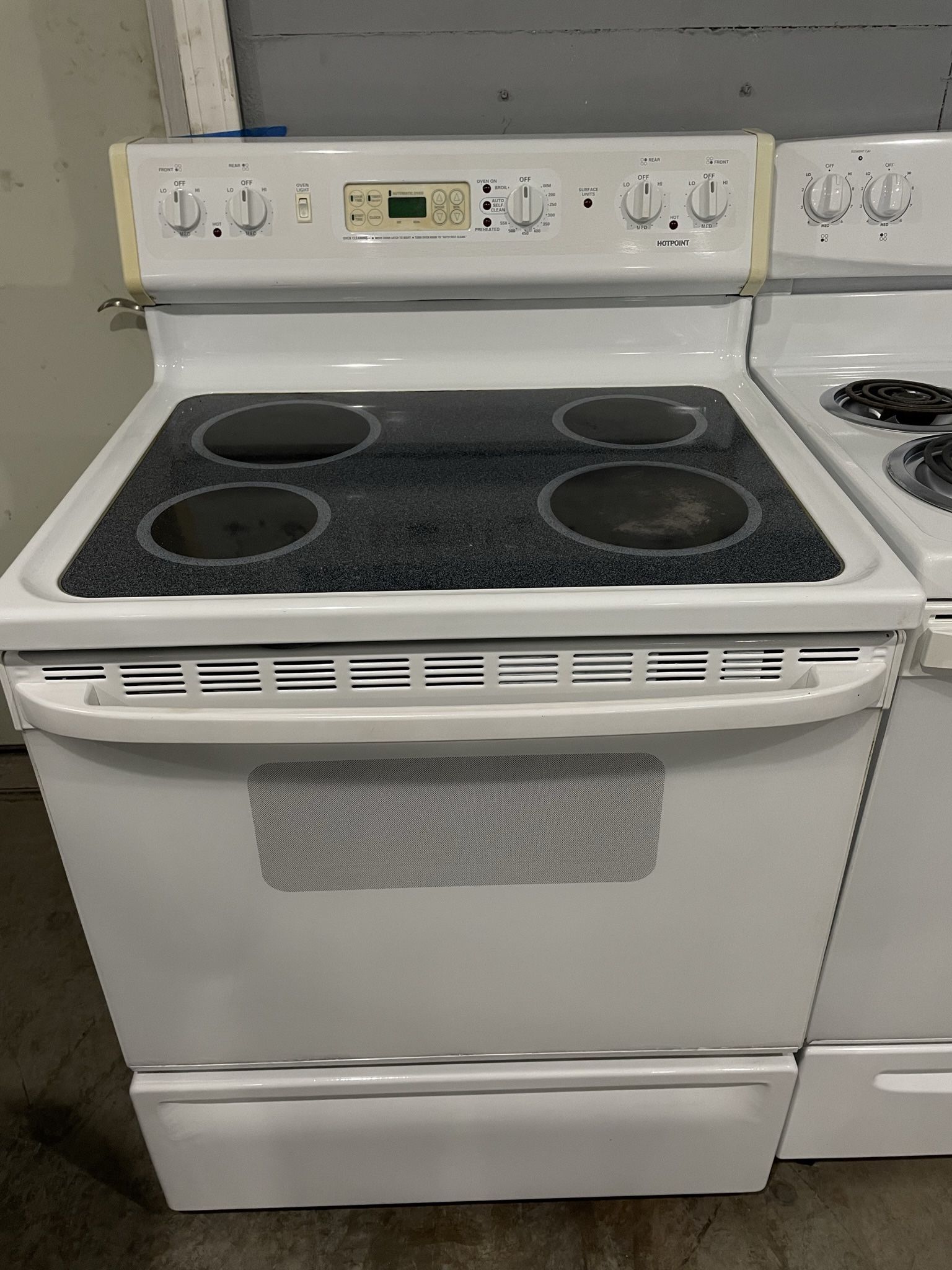 Hotpoint Stove Electric 