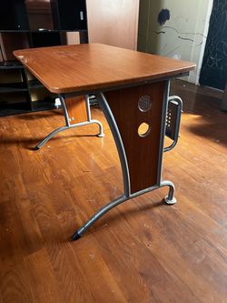 Computer desk