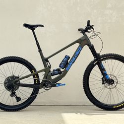 LIKE NEW Santa Cruz Bronson C Carbon Mullet (29*27.5) Full Suspension Mountain Bike. EXTRA LARGE. SRAM EAGLE 12sp. 