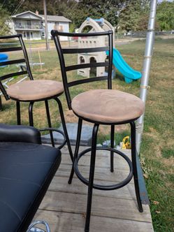 2 Bar stools