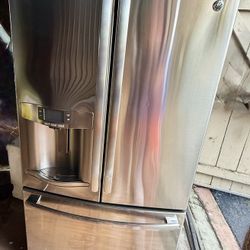 GE Profile French door Ice/water refrigerator with bottom freezer drawer in stainless steel. Model #PYE22PSHFSS.
