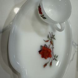 vintage Federal Glass Co. snack set features the Rosecrest pattern, which consists of red rose decals on white milk glass.