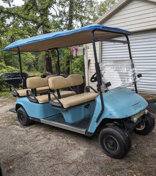 Ez Go. Gas 6 Seater Golf Cart. 2003