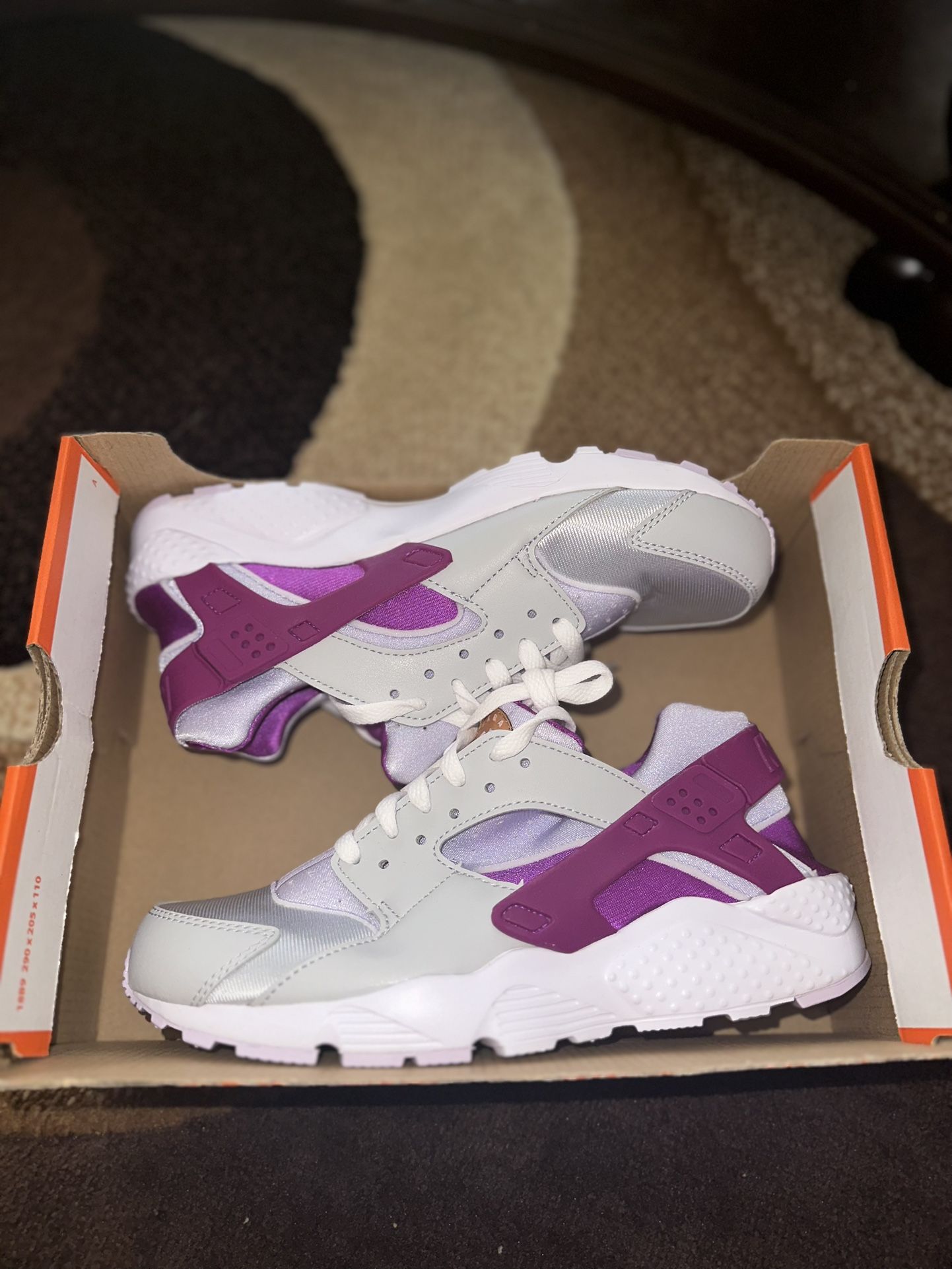 Brand New Big Girl Nike Hurraches