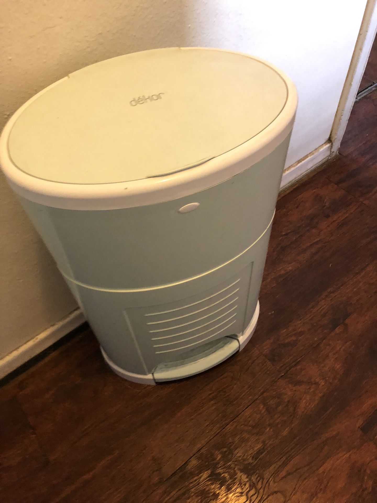 Dekor Trash Can