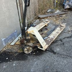 Pallet jack 