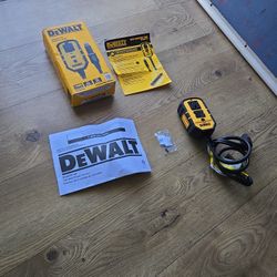 Dewalt 140-Watt Portable Car Power Inverter with Dual USB Ports