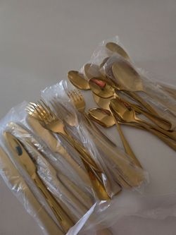 Cubiertos dorado