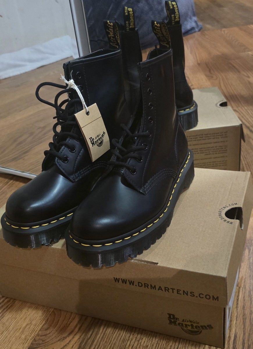 Dr. Martens, 1460 Bex Smooth Leather Platform Boots in Black