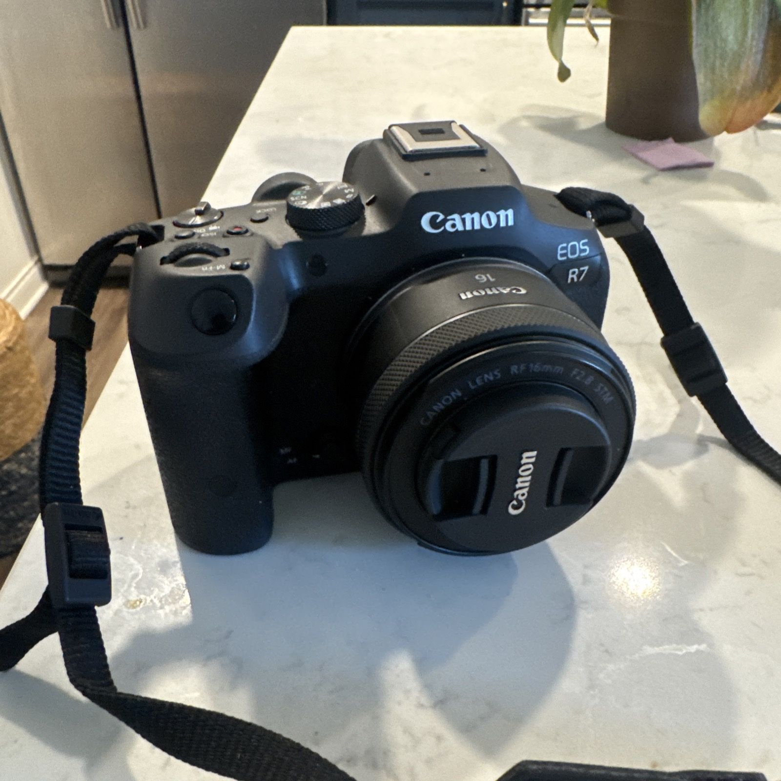 Canon EOS R7 Mirrorless Camera 32.5MP with RF-S 16mm and other goodies