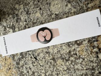 Samsung Galaxy Watch4 With Charger And Earbuds