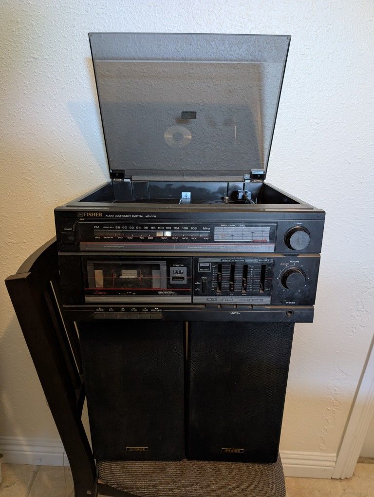 Fisher MC-705 Audio Component System w/Speakers