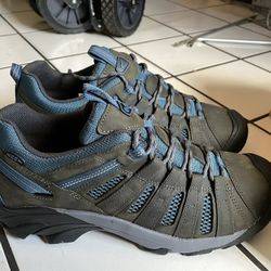 BRAND NEW Hiking Boots Set Shoes Size 11.5 Keen Voyageur