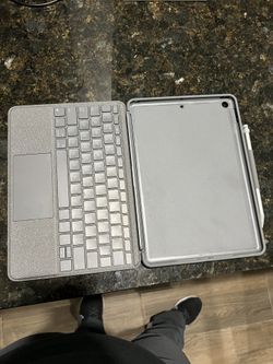 Logitech Keyboard And Pencil For Apple Tablet 