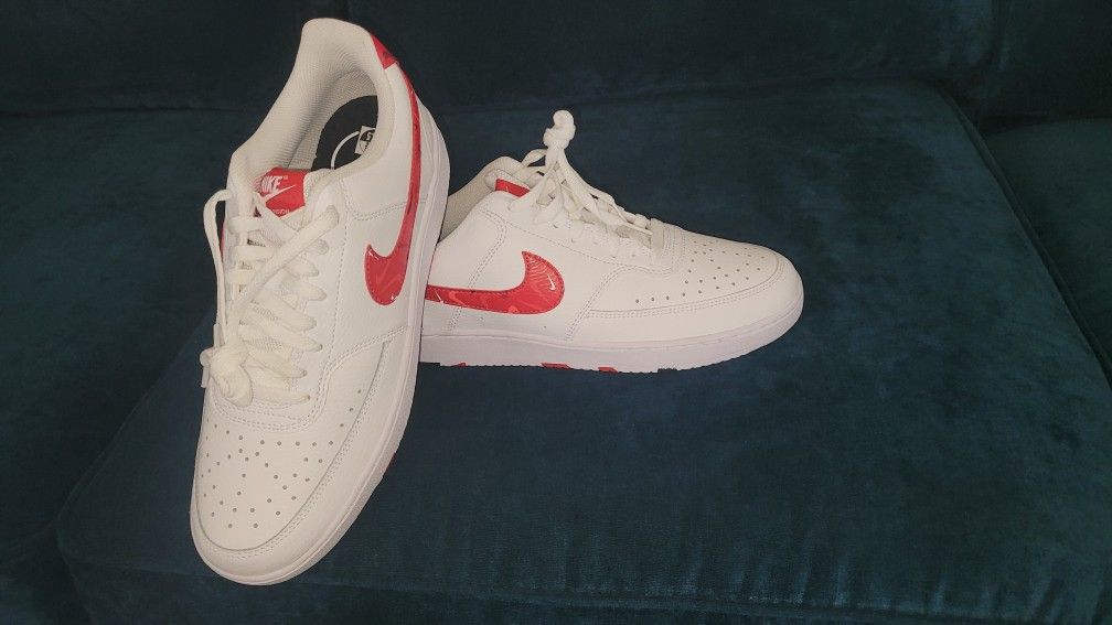 NIKE COURT VISION LOW