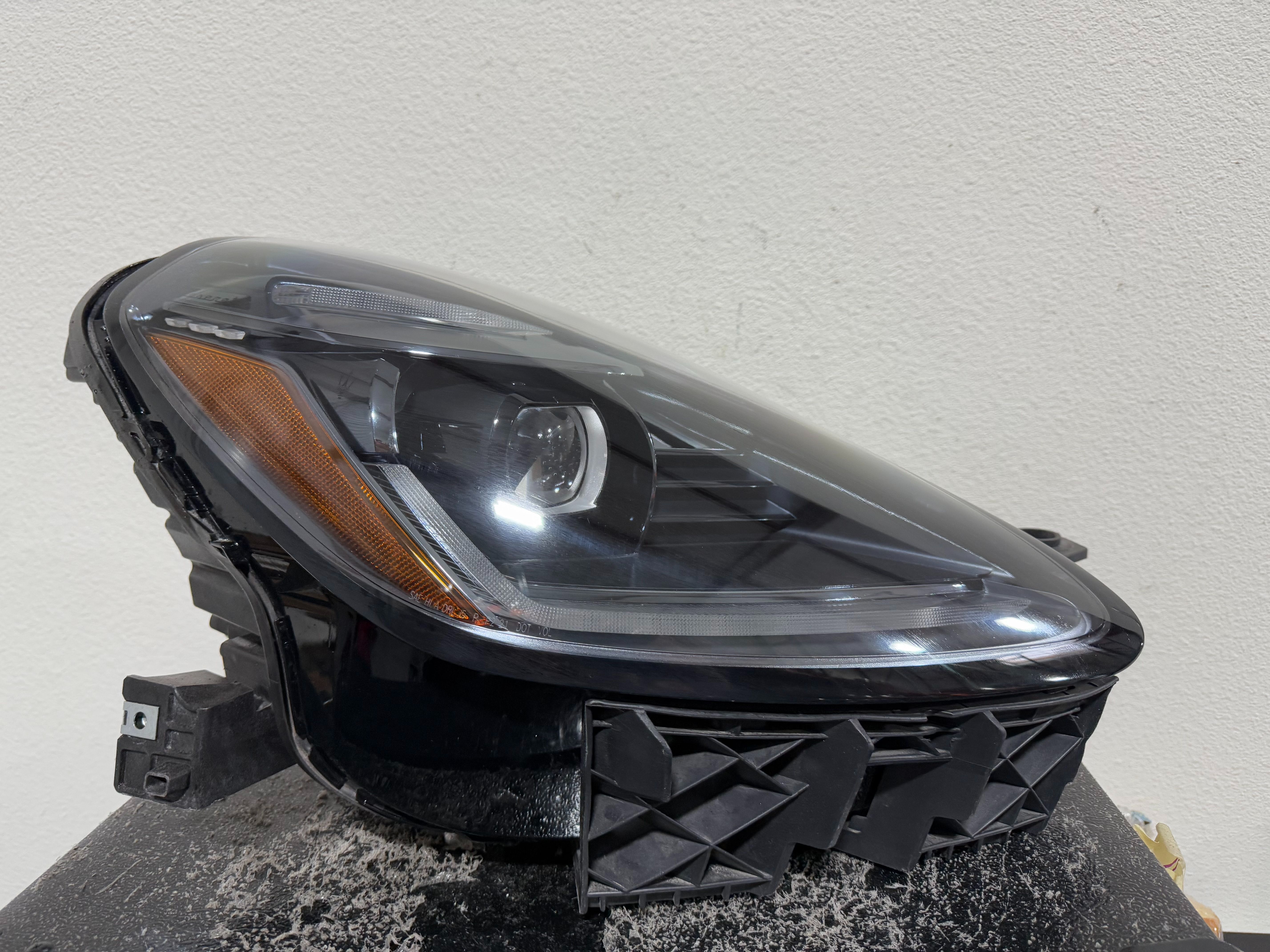 MASERATAI GRECALE RIGHT HEADLIGHT 2023
