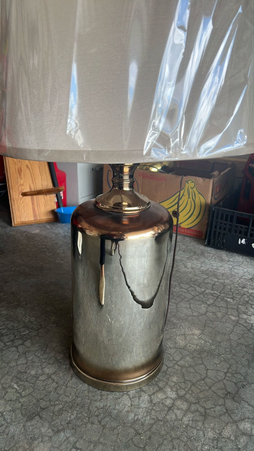 2 Gold lamps