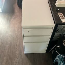 White Metal 3-Drawer Locking File Cabinet