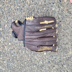 Rawlings Baseball Glove