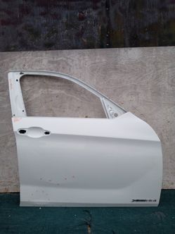BMW X1 RIGHT  FRONT DOOR 2012