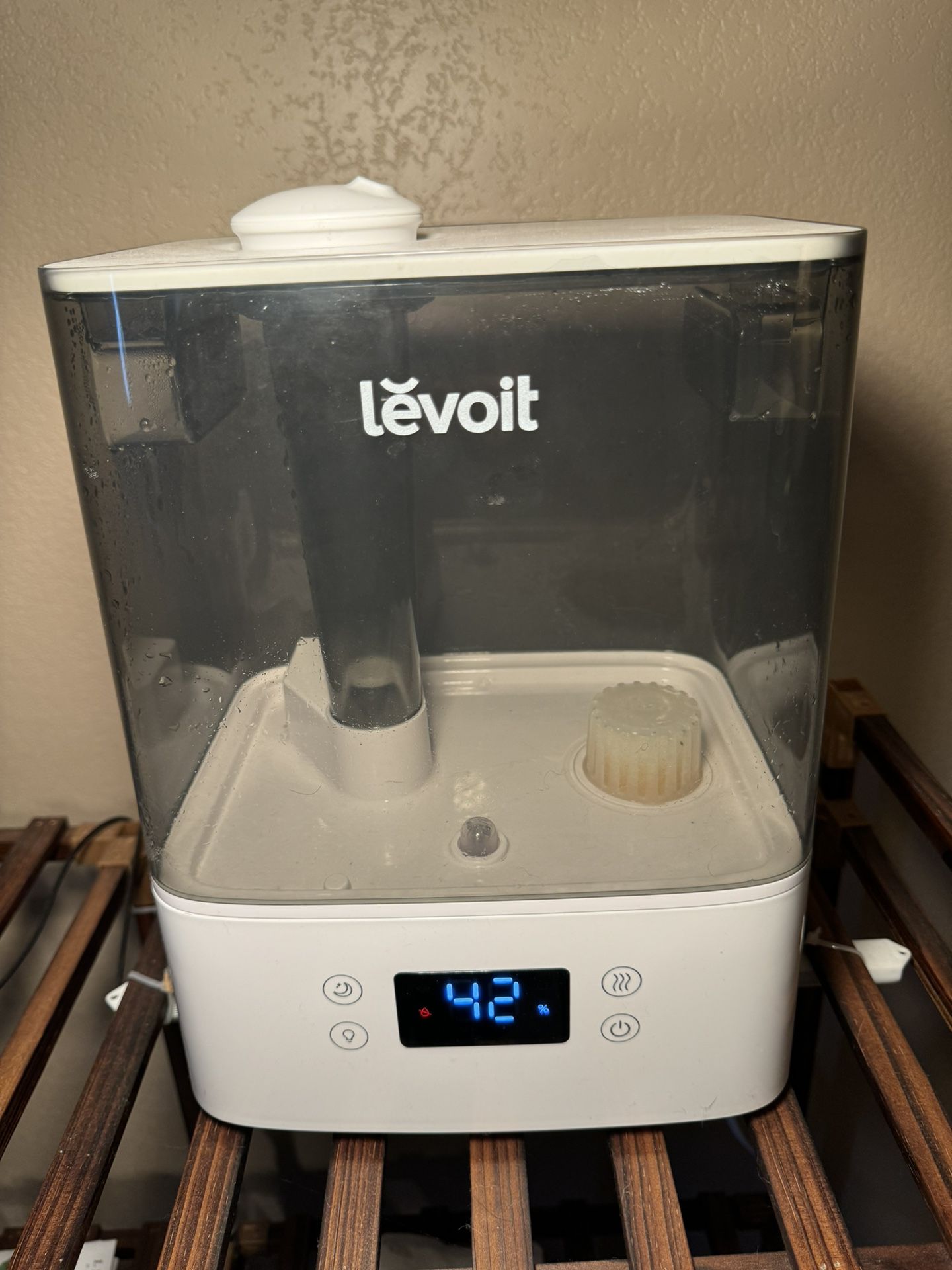 Levoit Humidifer With Essential Oils