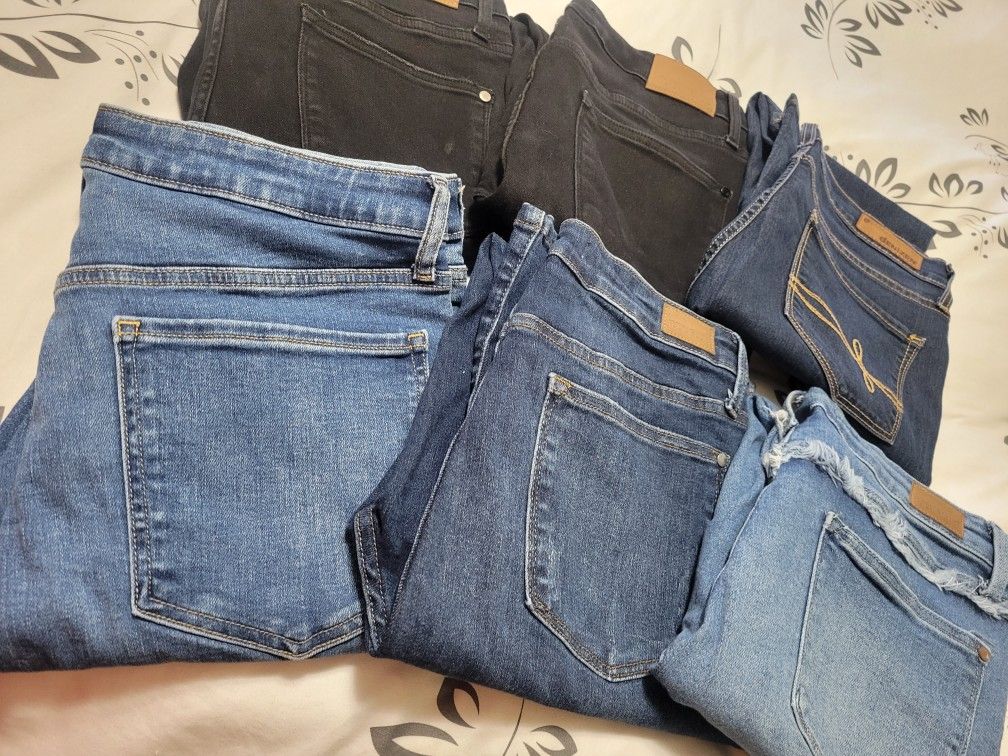 Woman's Jeans - LOT