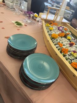 110 Blue dinner plates
