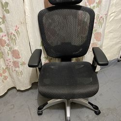 Staples Hyken Ergonomic Mesh Swivel Task Chair