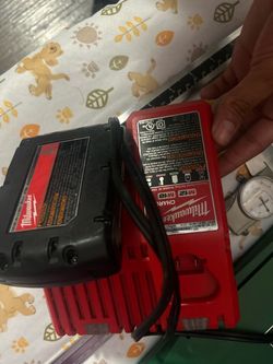 Milwaukee M12/M18 Battery/ battery charger pack