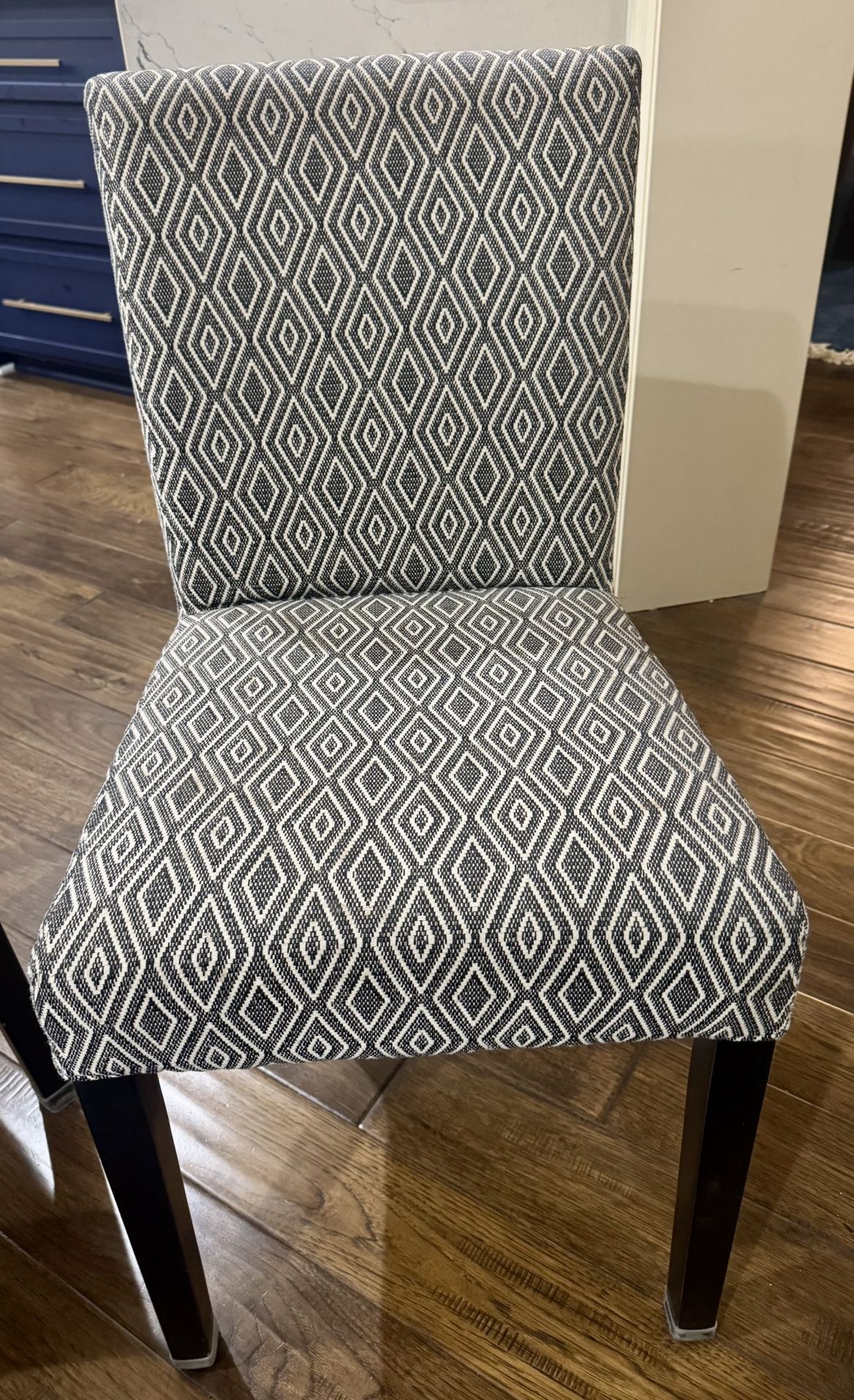 5 Dining Table Chairs 