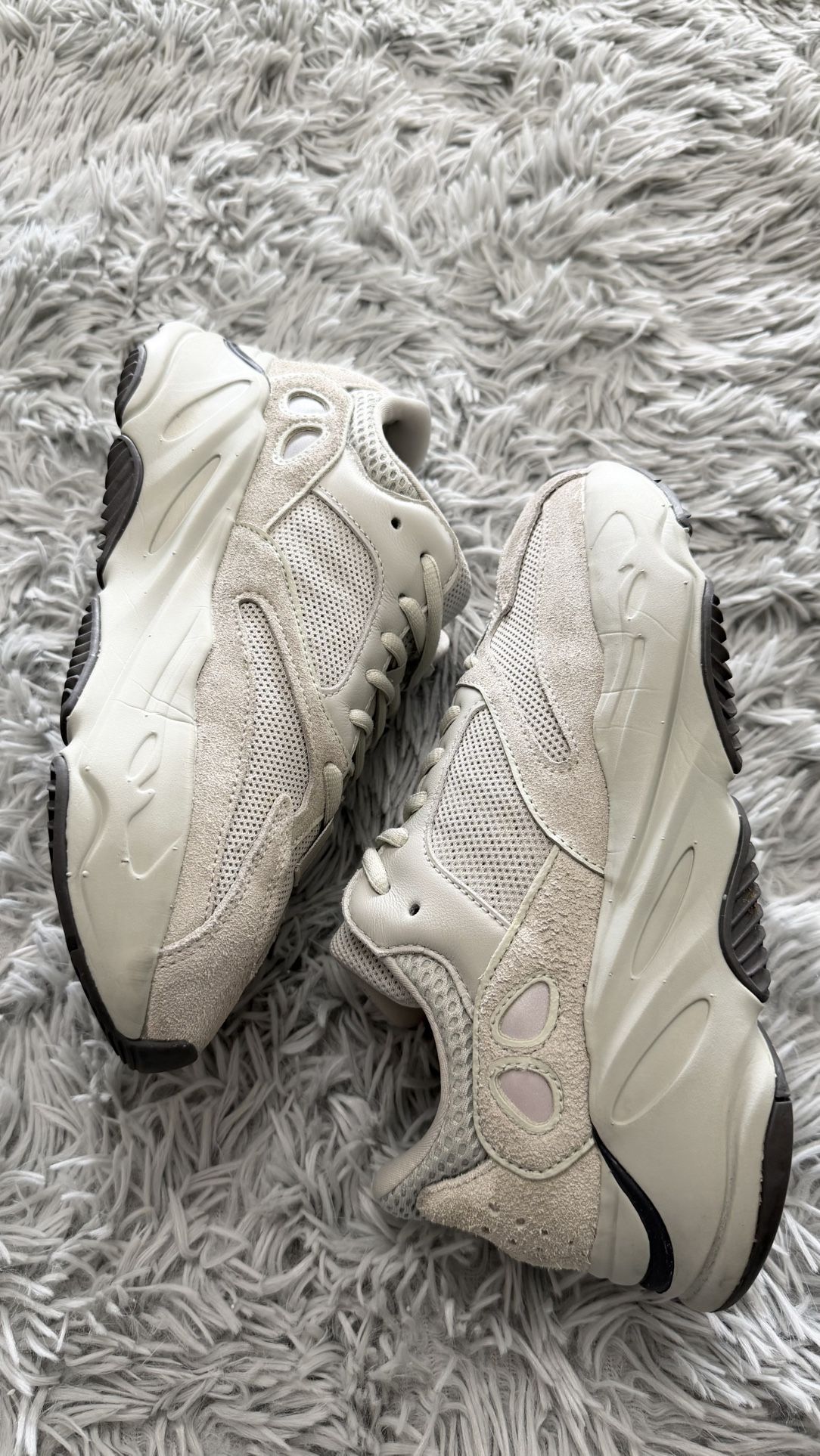Size 7 Men’s Adidas Yeezy Boost 700 Salt EG7487.
