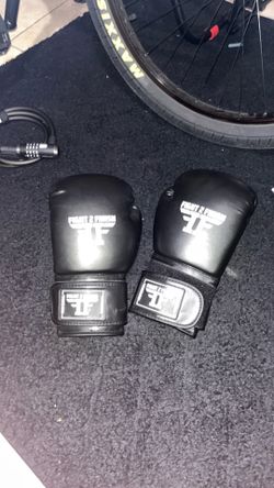 16 ounce boxing gloves