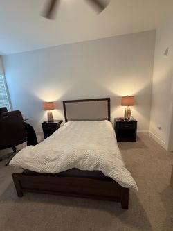 Queen Bedframe, Queen Zinus 10’ Mattress, 2 Table Lamps