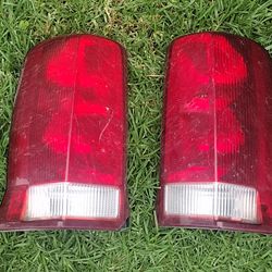 2005 CADILLAC  ESCALADE TAIL LIGHTS