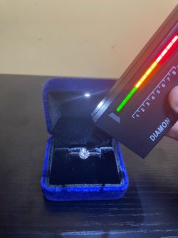 VVS1 Moissanite Engagement Ring 1.0 ct