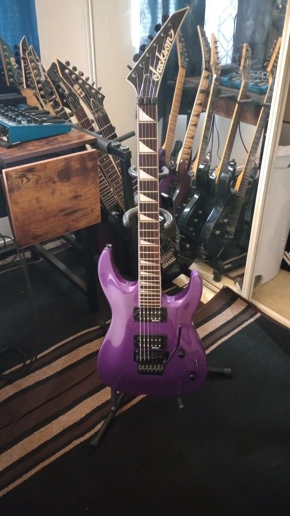 Jackson JS32 DKA Dinky Amaranth Fingerboard Pavo Purple With Floyd Rose