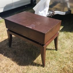 Free End Table With Drawer, No Knobs