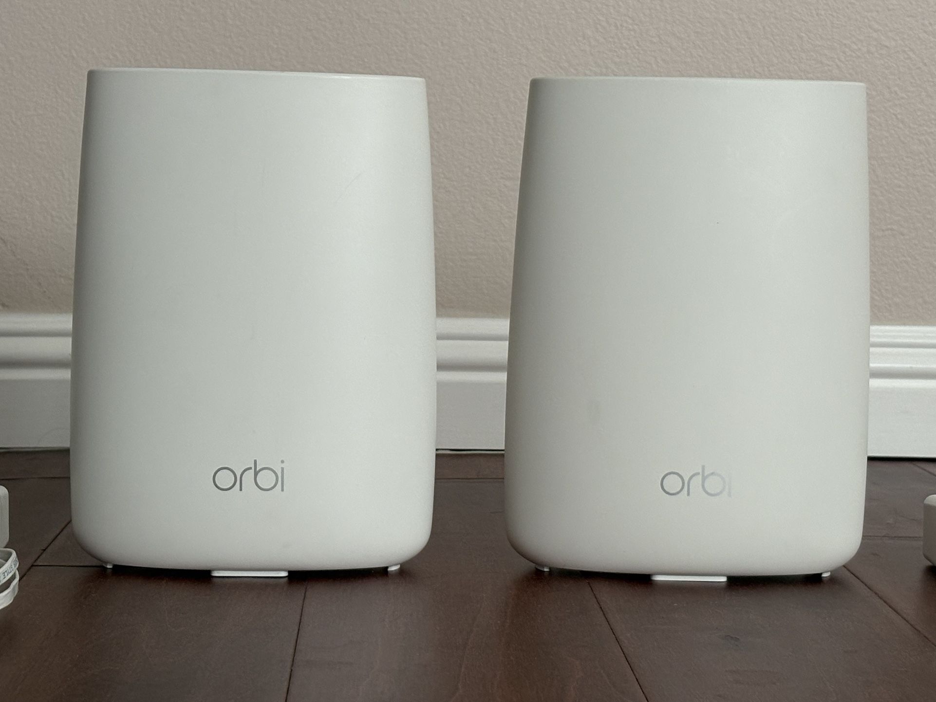 Netgear Orbi (1) Router RBR50 (1) Satellite RBS50 v2 & (2) Power Cords